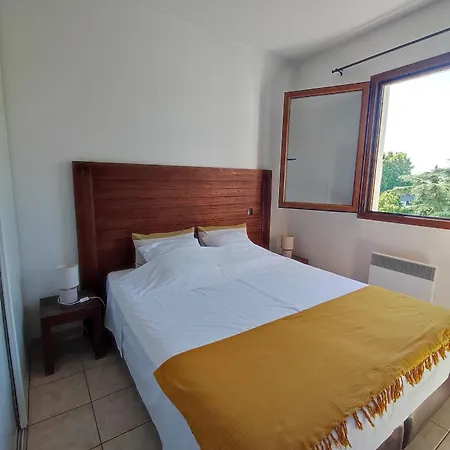 Apartmán Avec Terrasse Et Parking En Centre D'uzes *