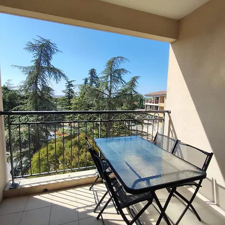 Avec Terrasse Et Parking En Centre D'uzes * Uzès