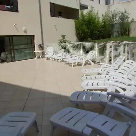 Avec Terrasse Et Parking En Centre D'uzes Apartmán *