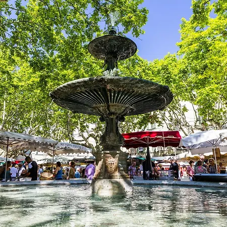 Avec Terrasse Et Parking En Centre D'uzes Uzès