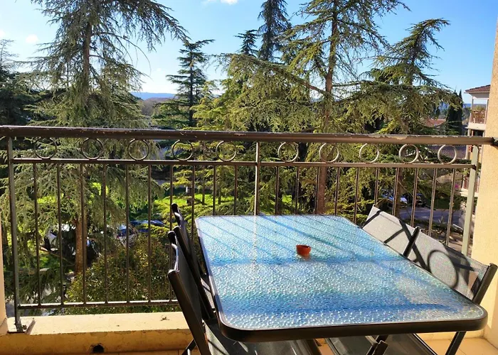 Avec Terrasse Et Parking En Centre D'uzes * Uzès