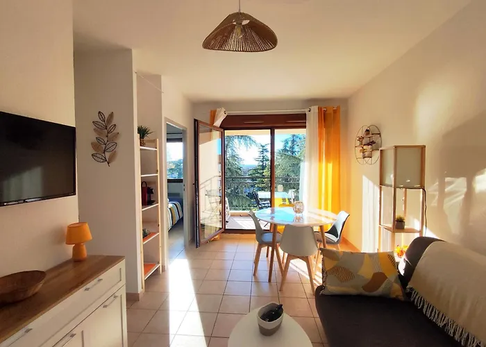 Avec Terrasse Et Parking En Centre D'uzes Διαμέρισμα Uzès