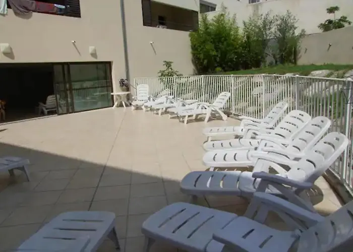 Avec Terrasse Et Parking En Centre D'uzes Διαμέρισμα *