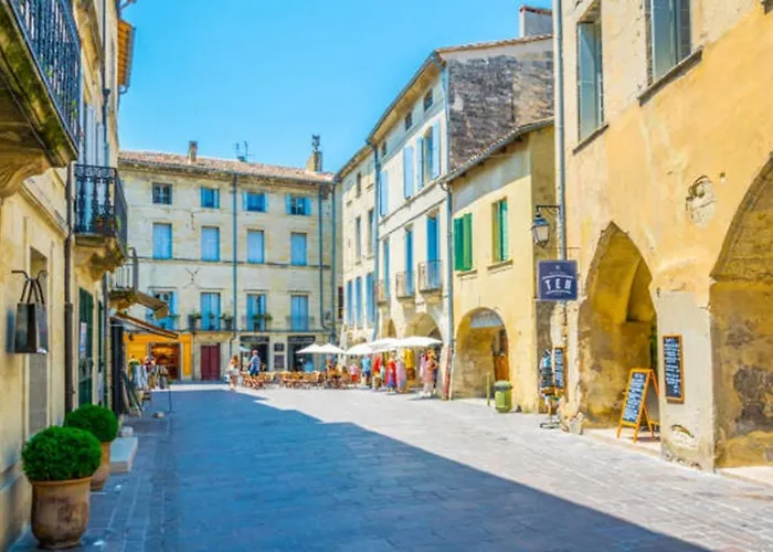 Διαμέρισμα Avec Terrasse Et Parking En Centre D'uzes